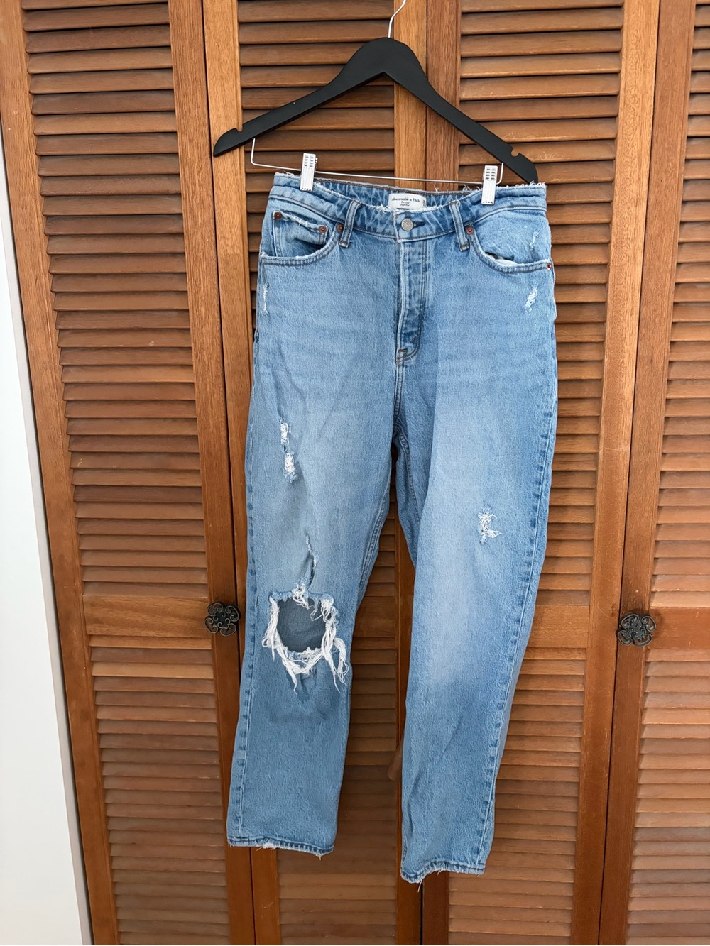 Abercrombie & Fitch Light Blue Distressed Jeans the Dad high rise sz 29